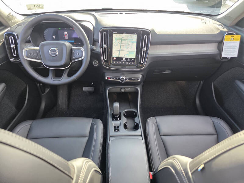 2026 Volvo XC40 B5 Core