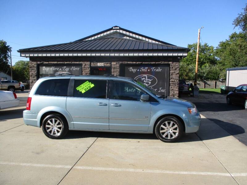 2009 Chrysler Town and Country for sale at The Auto Specialist Inc. in Des Moines IA