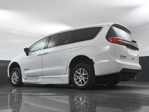 2024 Chrysler Pacifica Touring L