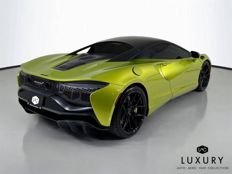 2023 McLaren Artura