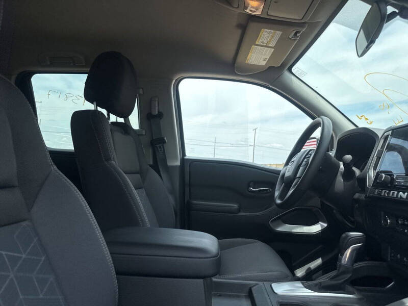2025 Nissan Frontier SV
