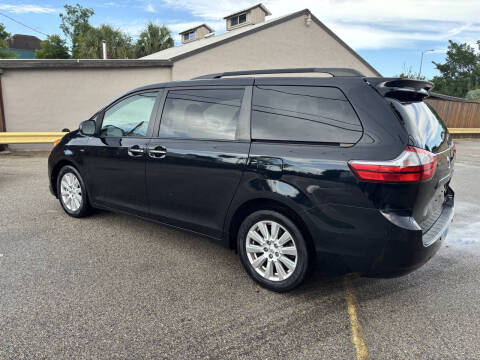 2017 Toyota Sienna XLE Premium 7-Passenger
