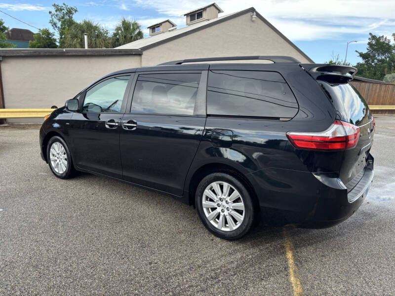 2017 Toyota Sienna XLE Premium 7-Passenger