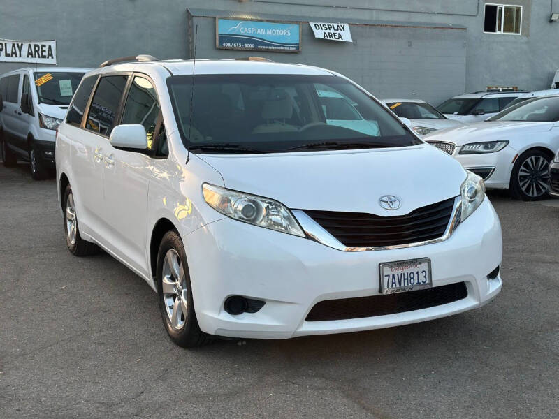 2013 Toyota Sienna LE 8-Passenger
