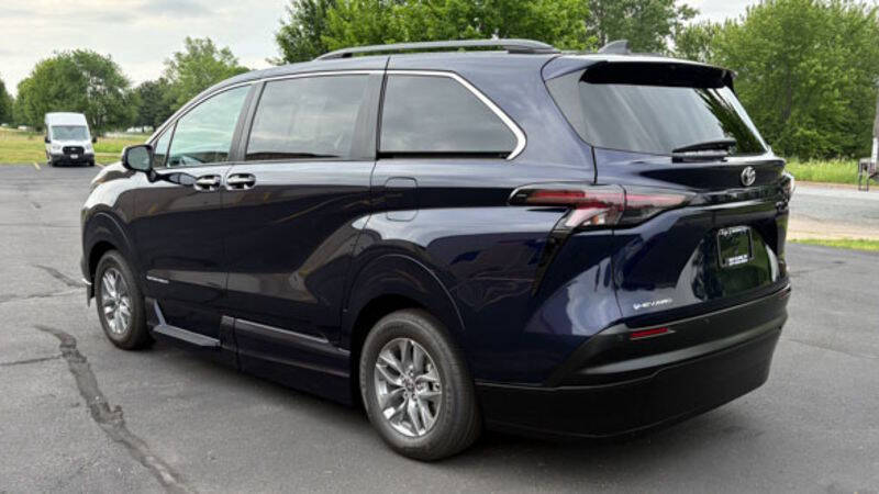 2026 Toyota Sienna XLE 7-Passenger
