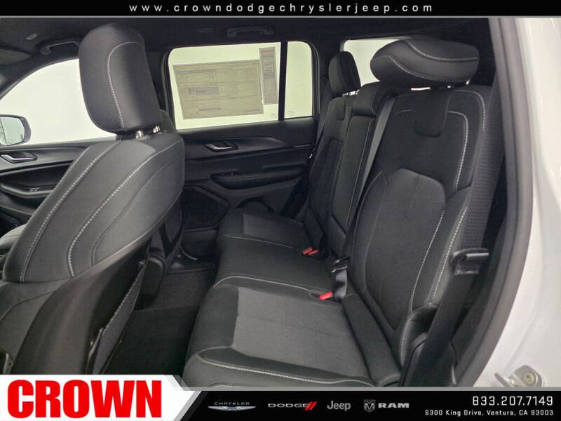 2026 Jeep Grand Cherokee Laredo