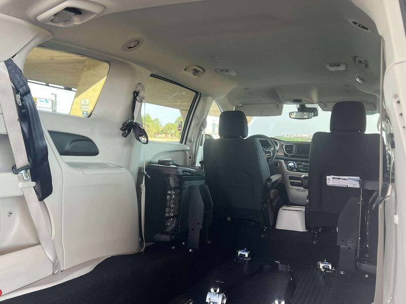 2024 Chrysler Voyager LX