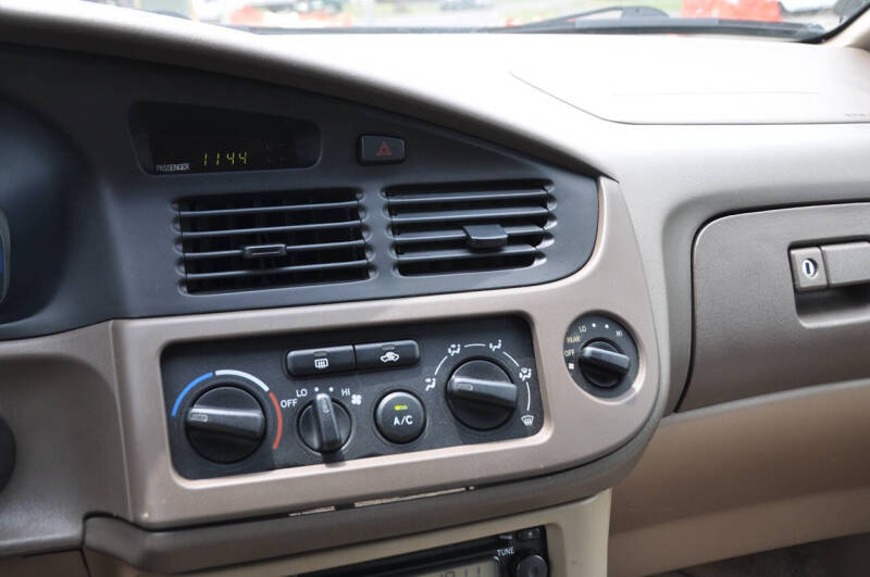 2002 Toyota Sienna LE