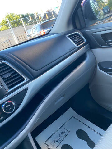 2016 Toyota Highlander LE