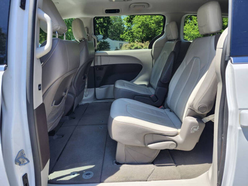 2017 Chrysler Pacifica Touring-L