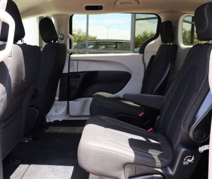 2021 Chrysler Voyager LX