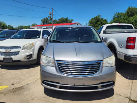 2013 Chrysler Town and Country for sale at Cicero Auto Sales LLC in Des Moines IA