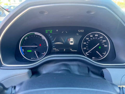 2022 Toyota Avalon Hybrid Limited