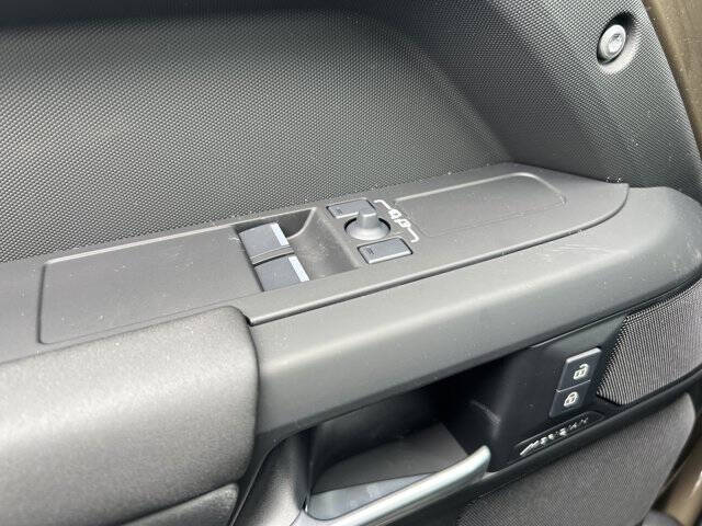 2025 Land Rover Defender 90 P300 S