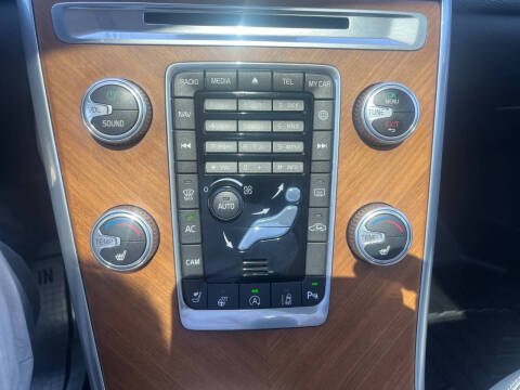 2017 Volvo XC60 T5 Inscription