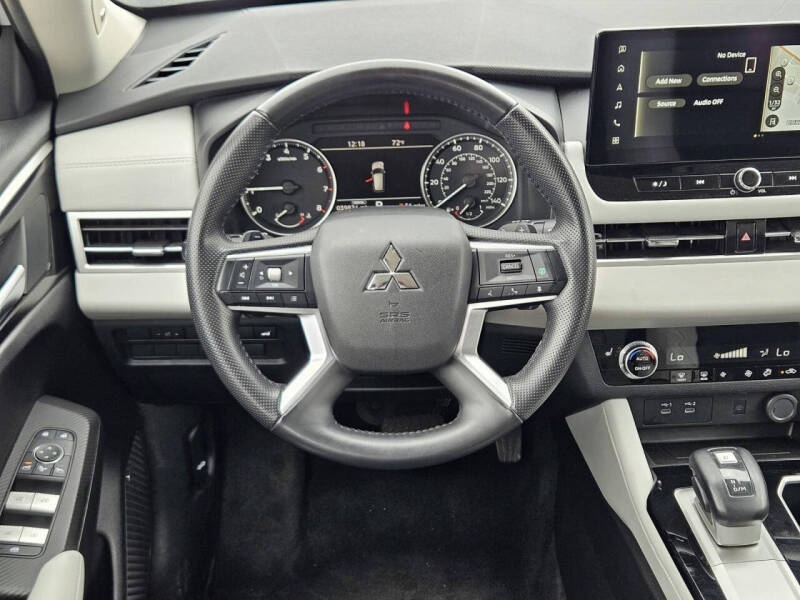 2025 Mitsubishi Outlander SE
