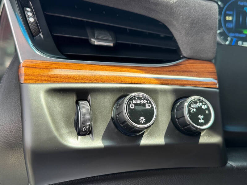 2017 Cadillac Escalade Luxury