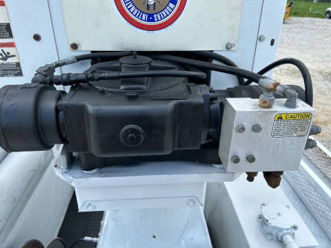 2013 International 7300 Digger Derrick Truck