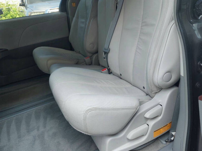 2012 Toyota Sienna XLE 8-Passenger