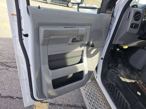 2022 Ford E-Series E-450 SD