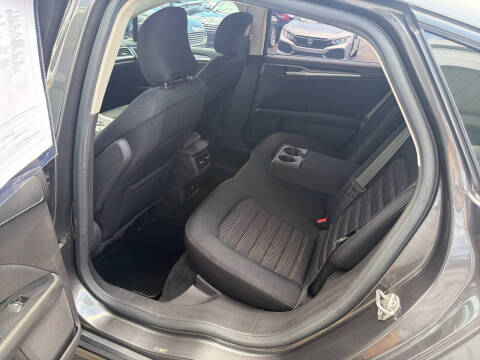 2016 Ford Fusion SE