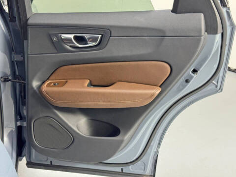 2022 Volvo XC60 Recharge T8 Inscription Expression