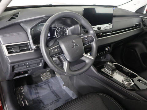 2026 Mitsubishi Outlander ES