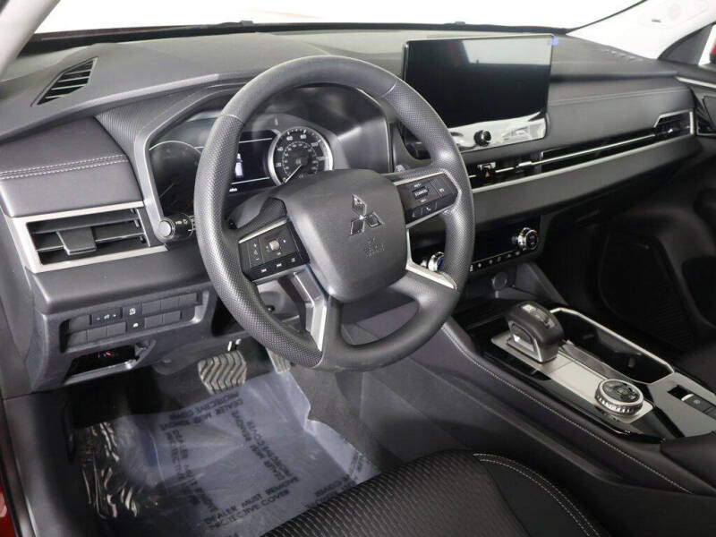 2026 Mitsubishi Outlander ES