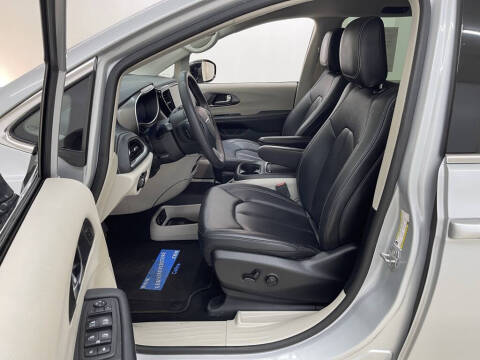 2024 Chrysler Pacifica Plug-In Hybrid Select