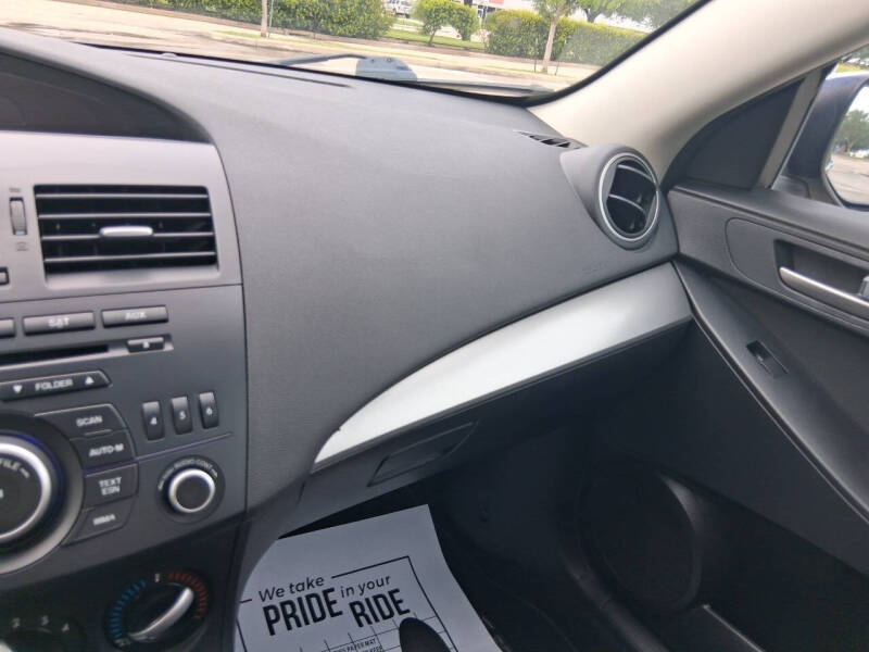 2013 Mazda MAZDA3 i SV