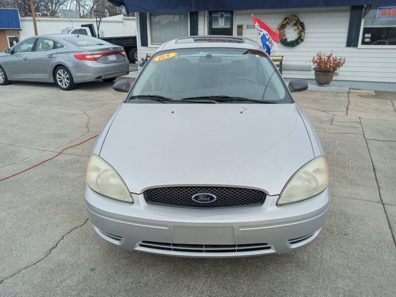 2005 Ford Taurus SE