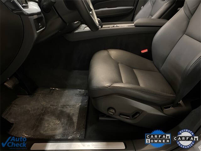 2025 Volvo XC60 B5 Plus Dark Theme