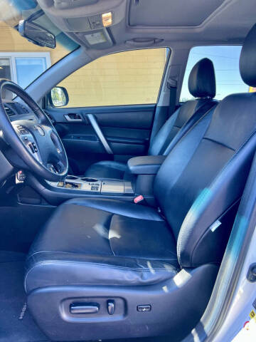 2012 Toyota Highlander SE