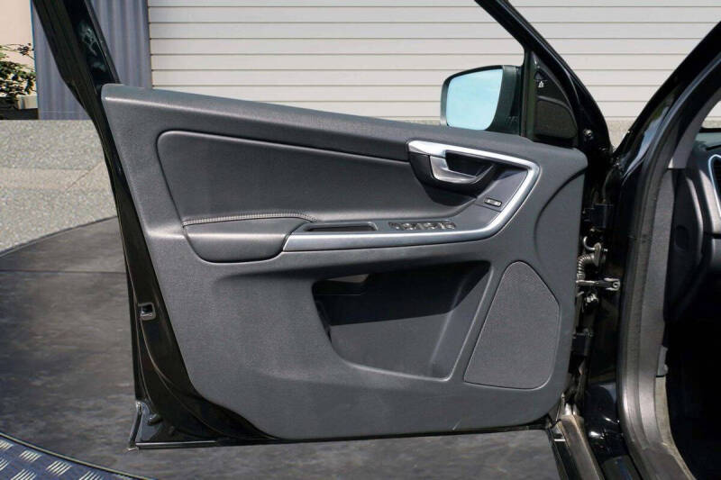 2015 Volvo XC60 T6 Platinum