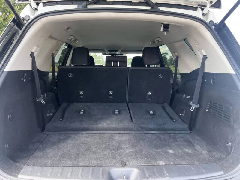 2022 Nissan Pathfinder SV