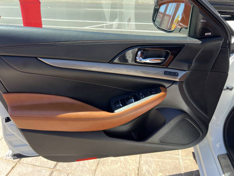 2020 Nissan Maxima Platinum