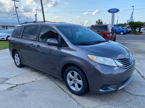 2015 Toyota Sienna LE 8-Passenger