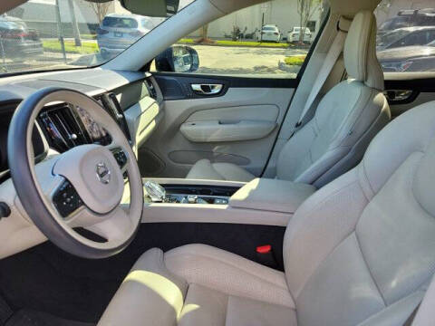 2023 Volvo XC60 B5 Ultimate Bright Theme