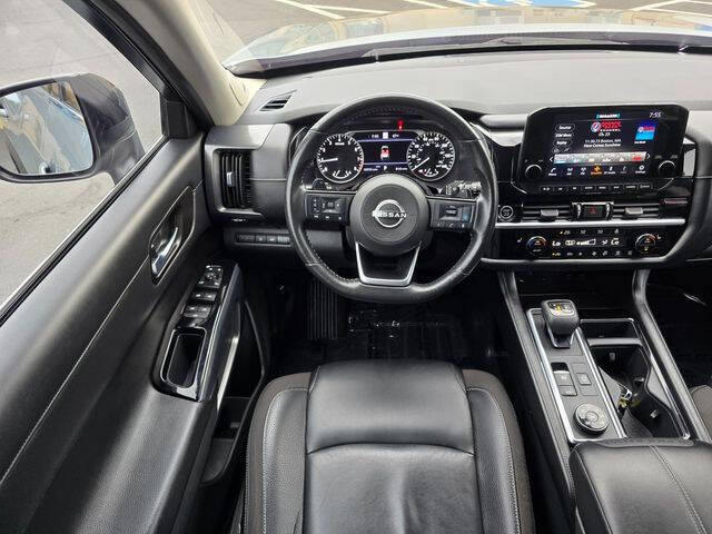 2023 Nissan Pathfinder SL