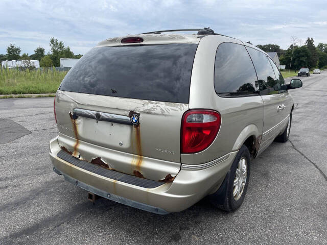 2005 Chrysler Town and Country for sale at Twin Cities Auctions in Elk River, MN