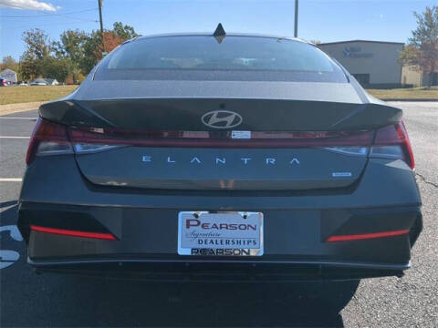 2025 Hyundai Elantra Hybrid Limited