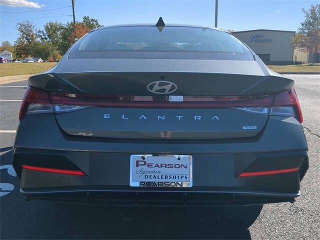 2025 Hyundai Elantra Hybrid Limited