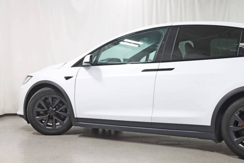 2023 Tesla Model X Standard Range