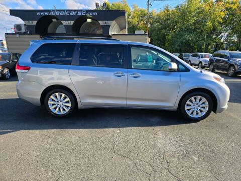 2013 Toyota Sienna LE 7-Passenger