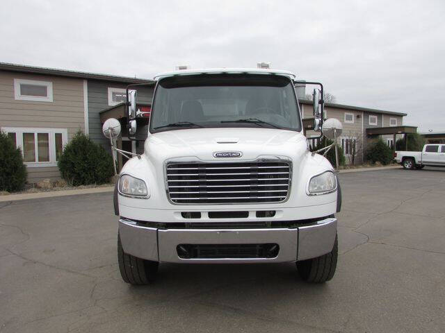 2017 Freightliner M2 106