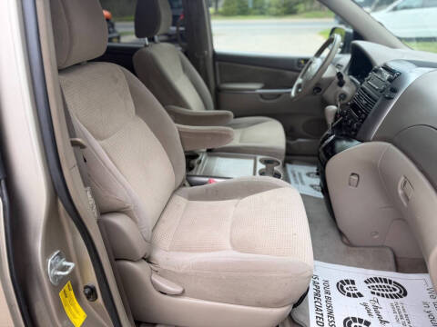 2010 Toyota Sienna LE 7-Passenger