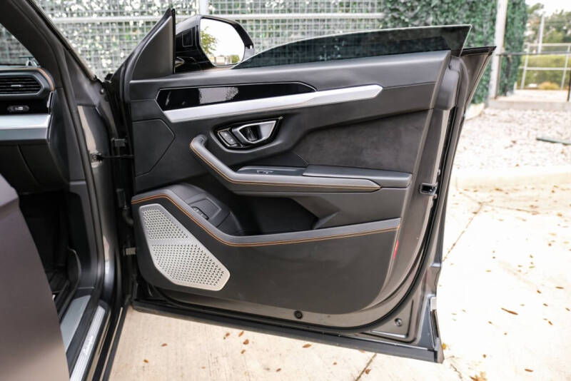 2020 Lamborghini Urus