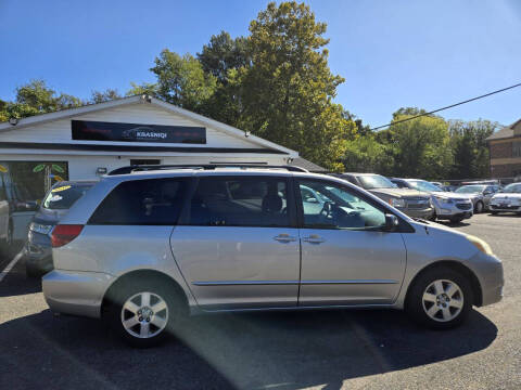 2004 Toyota Sienna LE 8 Passenger