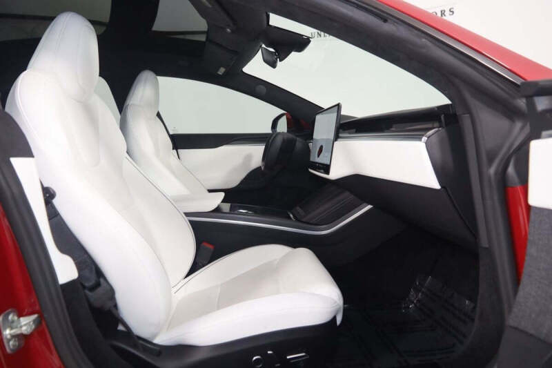 2022 Tesla Model S Plaid