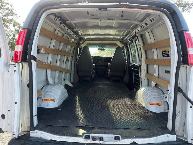 2022 Chevrolet Express 2500